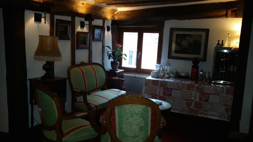 Les Trois Cheminees Chambres D'Hotes Livarot-Pays-d'Auge エクステリア 写真